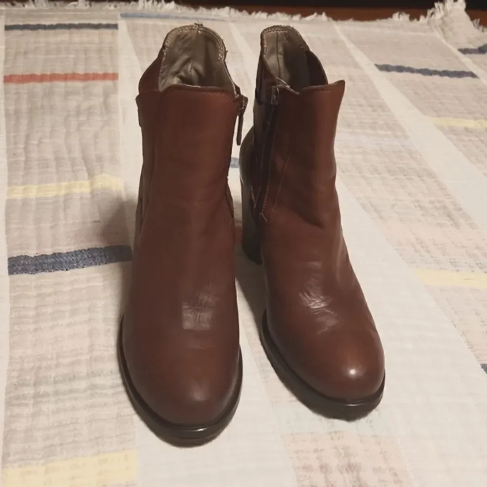 Alberto Fermani ankle zipper closure buckled boots sz 39 EU